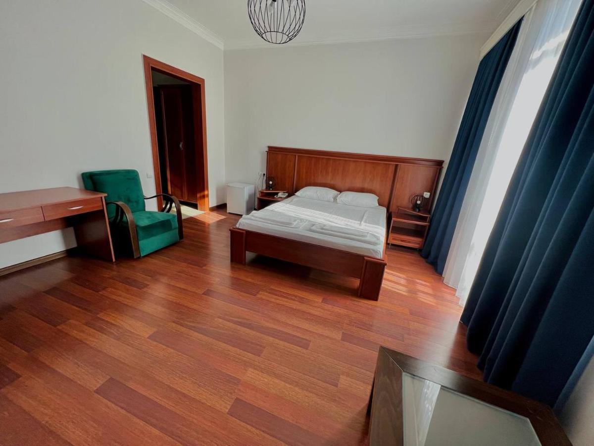 Aristocrat Hotel Tbilisi Luaran gambar