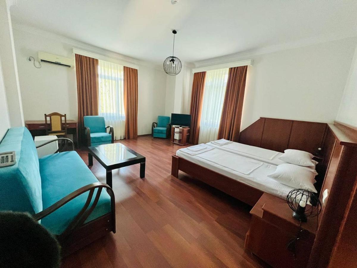 Aristocrat Hotel Tbilisi Luaran gambar
